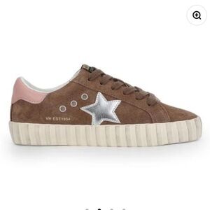 NEW Vintage Havana Beyond 2 Suede Leather Fashion Sneakers with Star, Size 8